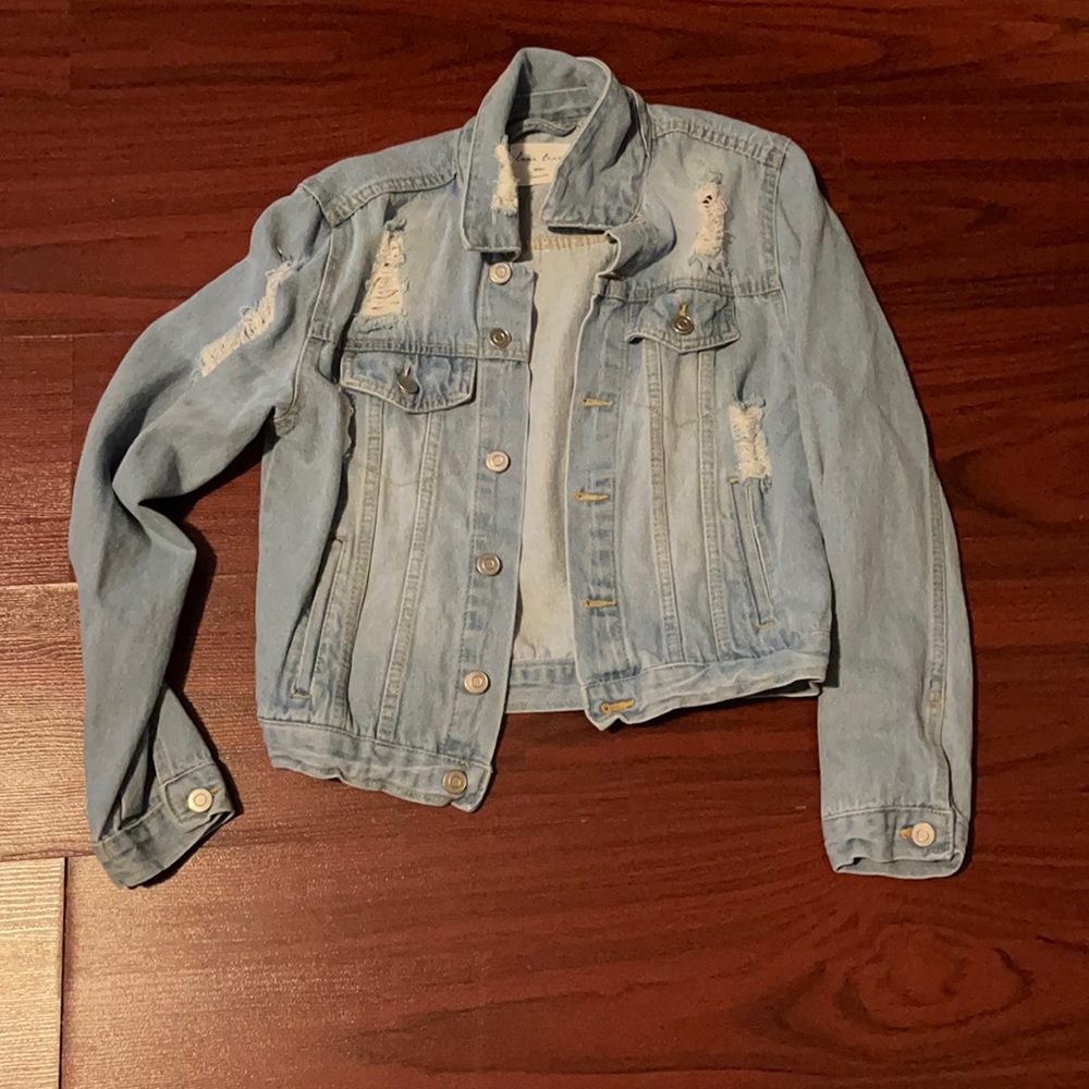 women’s distressed jean jacket